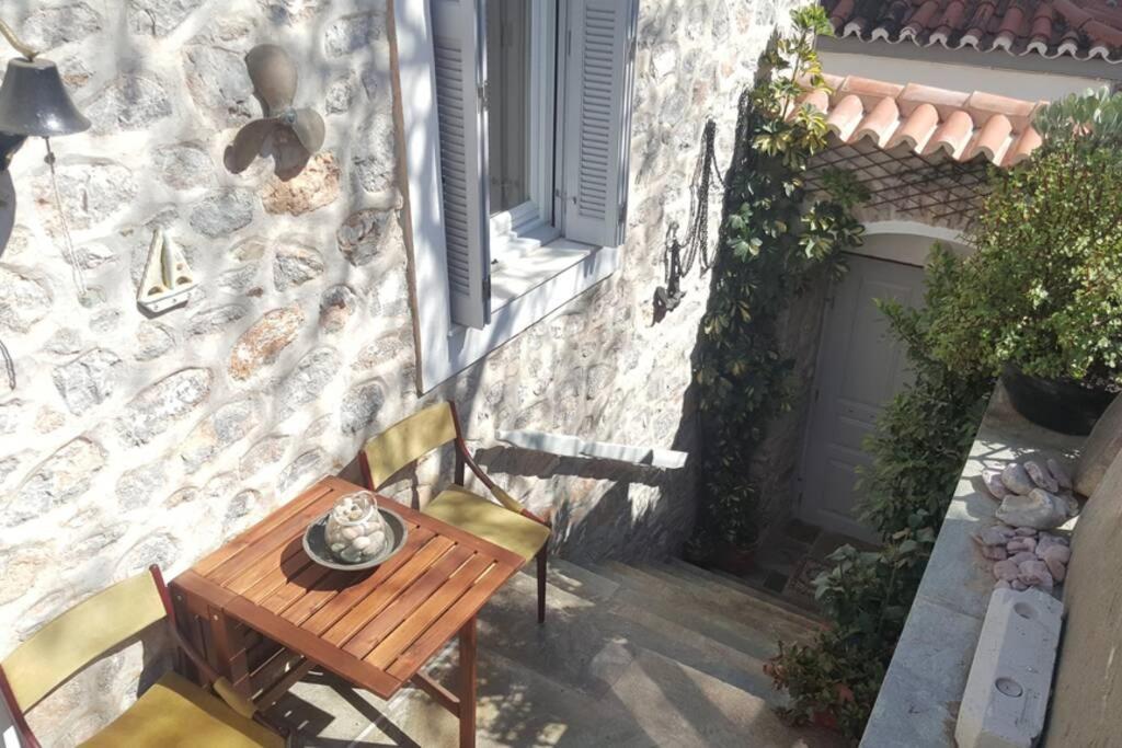 Mansion Alexandri Apartment Hydra  Exterior photo